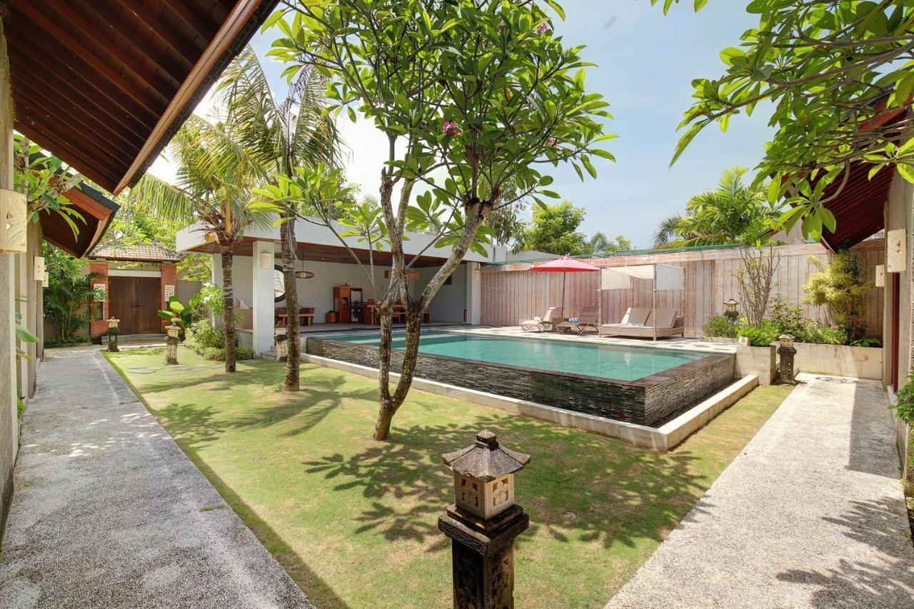 Lumbini Luxury Villas And Spa Jimbaran Exteriör bild